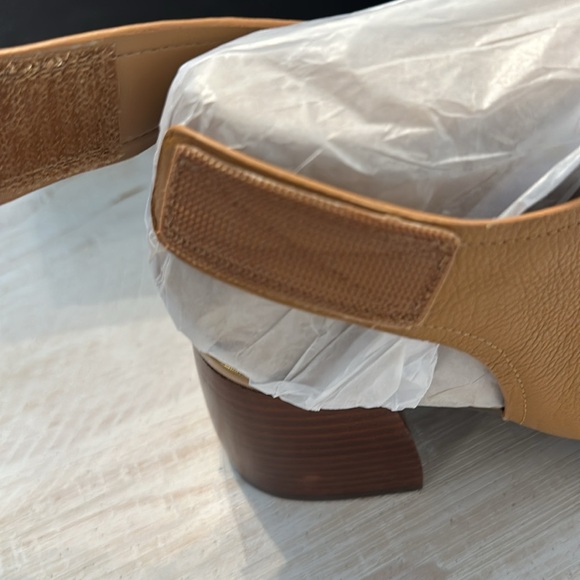 Vionic Tan Peep Toe Block Heel Sandals size 9W - Picture 5 of 9